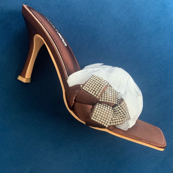 Brand new, brown satin sandal with rhinestones - Picture 4 of 6